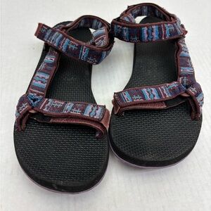 Teva Strappy Adventure Sandals, women’s SZ 8, box 22